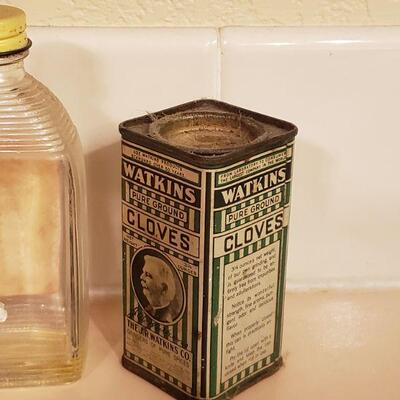 Lot 468: Vintage Cloves and Lemon Extract  Containers 