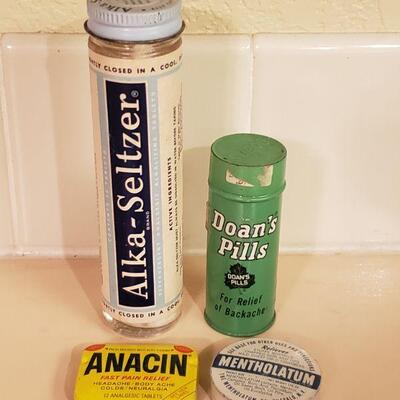 Lot 469: Vintage Medical Containers