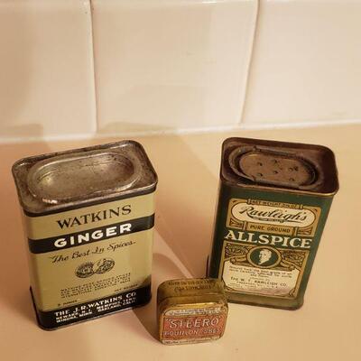 Lot 477: Antique/Vintage Ginger, Allspice, Steero