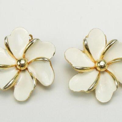 Vintage Kramer White Enamel Flower Earrings