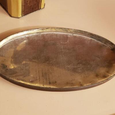 Lot 483: Vintage Decorative Tins & 1 Lid