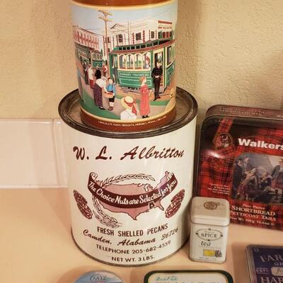 Lot 485: Vintage Tin Lot