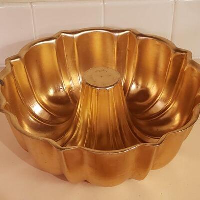 Lot 489: Vintage Rosy Copper Bundt Pan