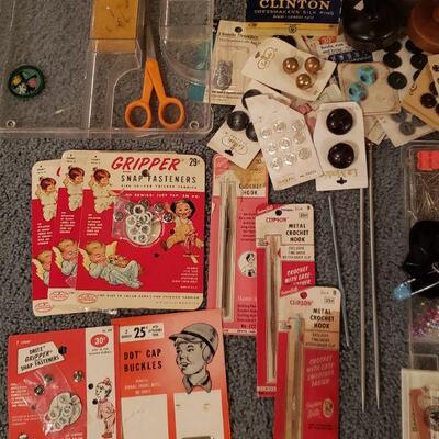 Lot 490: Sewing Lot