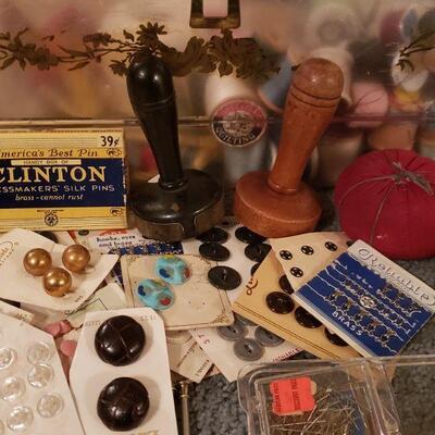 Lot 490: Sewing Lot