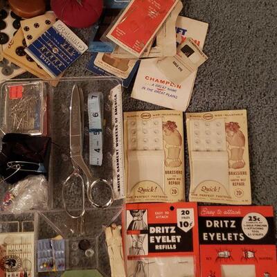 Lot 490: Sewing Lot