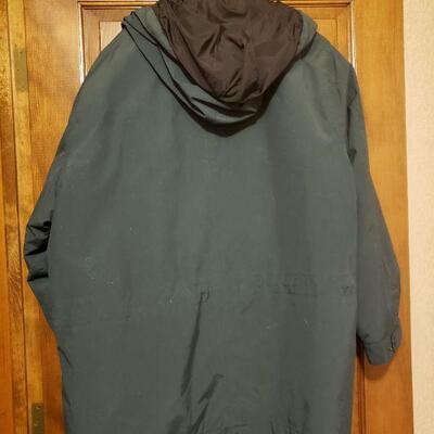 Lot 497: Eddie Bauer Large Quilted Down Coat