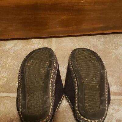 Lot 502: Sorel Slip Ons (7)