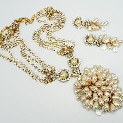 Stunning Universal Vault Collection Pearl Bead & Crystal Rhinestone Necklace & Earring Set