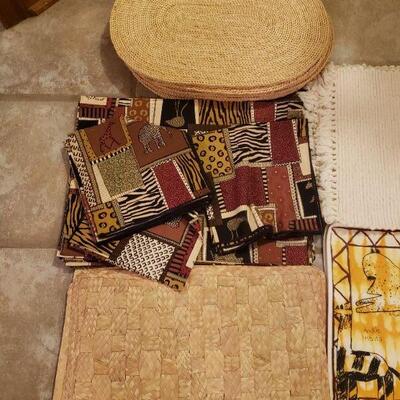 Lot 512: Table Linens lot