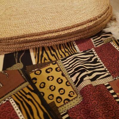 Lot 512: Table Linens lot