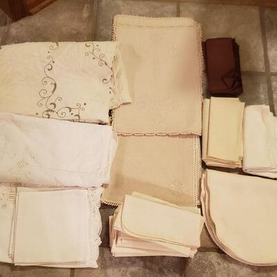 Lot 519: Vintage Table Linens