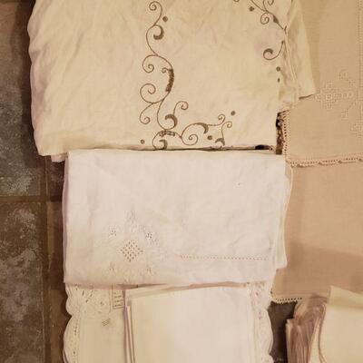 Lot 519: Vintage Table Linens