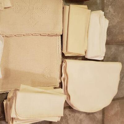Lot 519: Vintage Table Linens