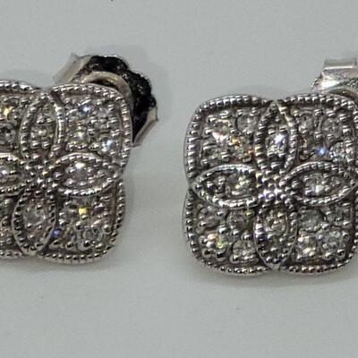 J3: Beautiful white gold pierced earrings with diamond chips signed hou 4g