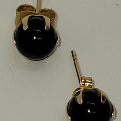 J5: 585/14k gold black onyx stud pierced earrings signed zz 1 g.