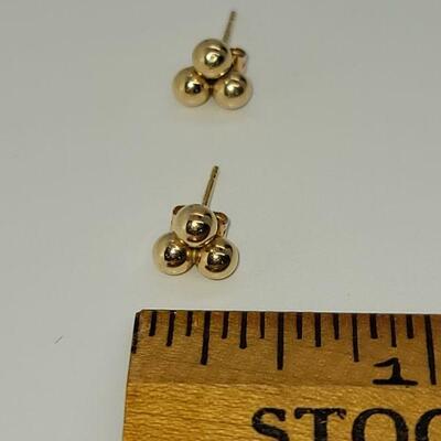 J6: 585/14k gold pierced earrings .4g
