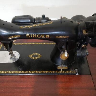 Vintage Singer Sewing  Machine in Cabinet 