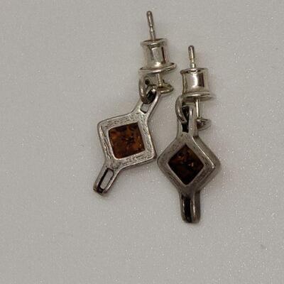 J10: Amber sterling silver diamond shaped pierced earrings