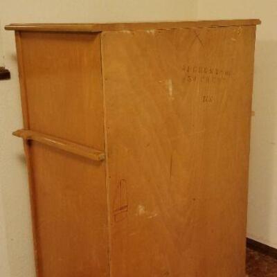 Lot #524: Vintage 5-Drawer Dresser 32.5" x 18" x 48" 