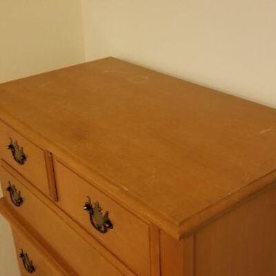 Lot #524: Vintage 5-Drawer Dresser 32.5" x 18" x 48" 