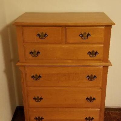 Lot #524: Vintage 5-Drawer Dresser 32.5" x 18" x 48" 