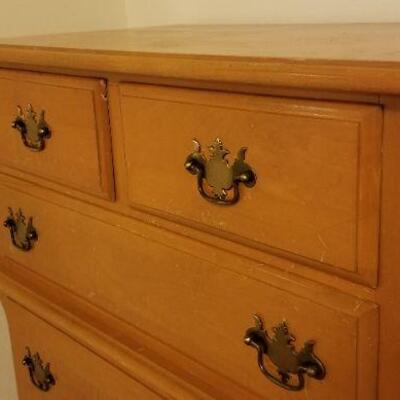 Lot #524: Vintage 5-Drawer Dresser 32.5" x 18" x 48" 