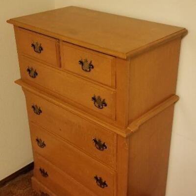 Lot #524: Vintage 5-Drawer Dresser 32.5" x 18" x 48" 
