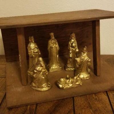 Lot #533: Vintage Nativity Scene w/ Handpainted Porcelain Figures