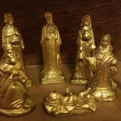 Lot #533: Vintage Nativity Scene w/ Handpainted Porcelain Figures