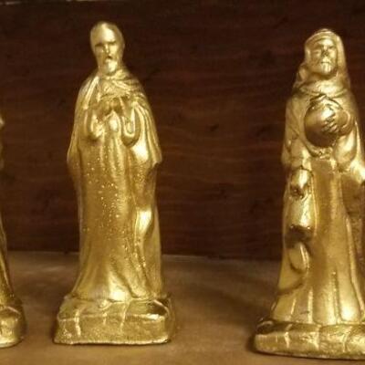 Lot #533: Vintage Nativity Scene w/ Handpainted Porcelain Figures