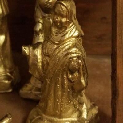 Lot #533: Vintage Nativity Scene w/ Handpainted Porcelain Figures