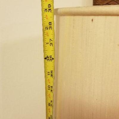 Lot #543: Vintage Table Lamp