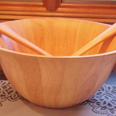 LOT  100  WOODEN SALAD BOWL & CUTLERY