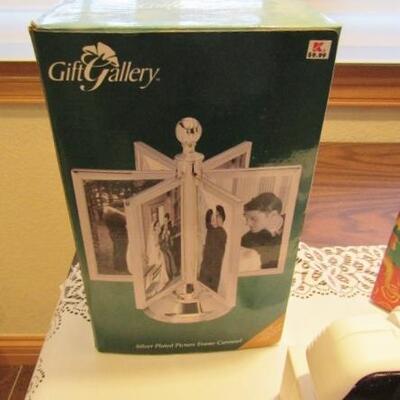 LOT  111  CAROUSEL PICTURE FRAME AM/FM RADIO & WRAPPED GIFT WITH IT'S CONTENTS UNKNOWN