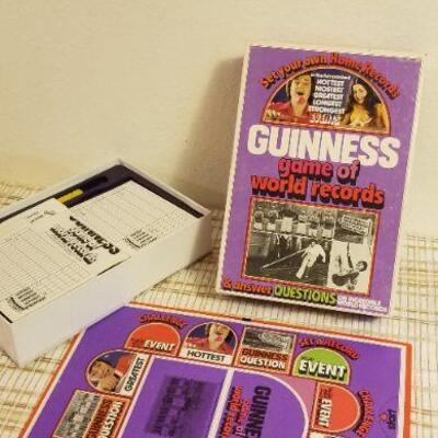 Lot #574: Vintage GUINESS GAME OF WORLD RECORDS