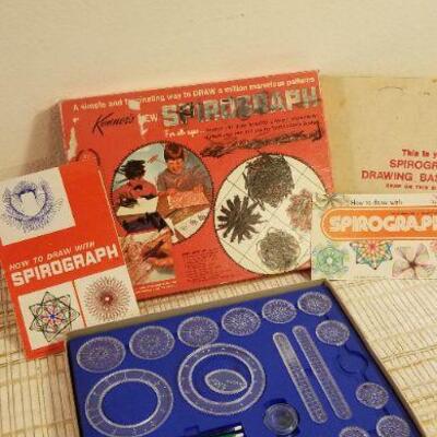 Lot #576: Vintage SPIROGRAPH Art Set - #1