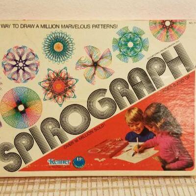Lot #577: Vintage SPIROGRAPH Art Set - #2