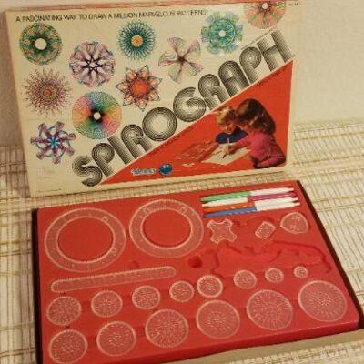 Lot #577: Vintage SPIROGRAPH Art Set - #2