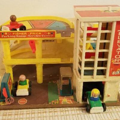Lot #609: Vintage Fischer Price Service Station w/ (3) Cars