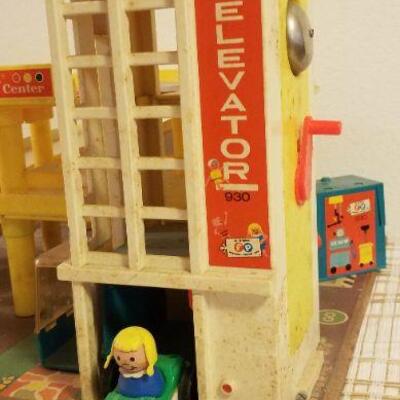 Lot #609: Vintage Fischer Price Service Station w/ (3) Cars