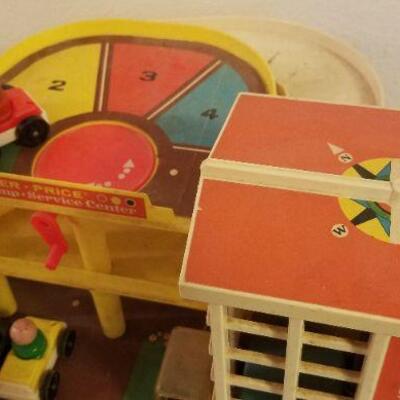 Lot #609: Vintage Fischer Price Service Station w/ (3) Cars
