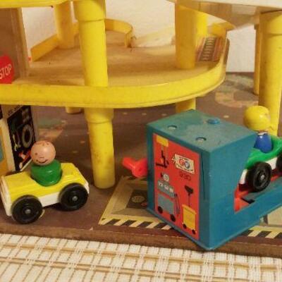 Lot #609: Vintage Fischer Price Service Station w/ (3) Cars