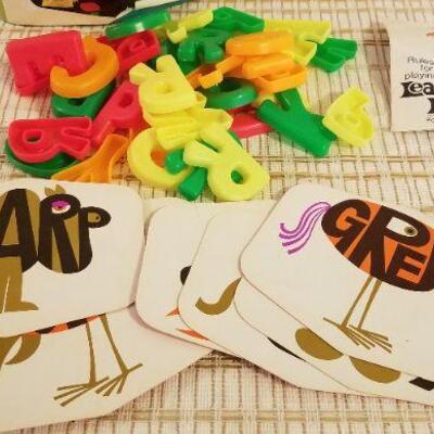 Lot #616: Vintage LEAPIN LETTERS Children's Game