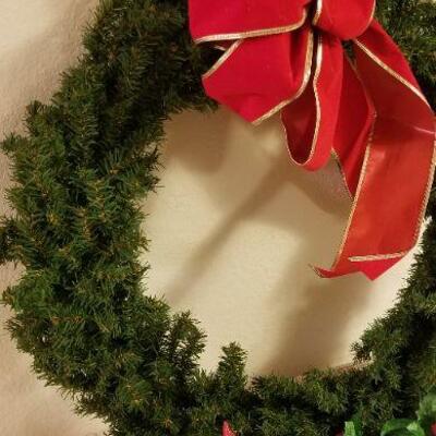 Lot #633: Christmas Wreath Bundle