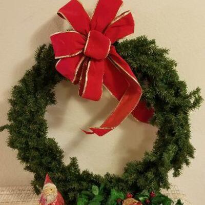 Lot #633: Christmas Wreath Bundle