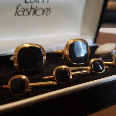Lot 646: Men's Accouterments 
