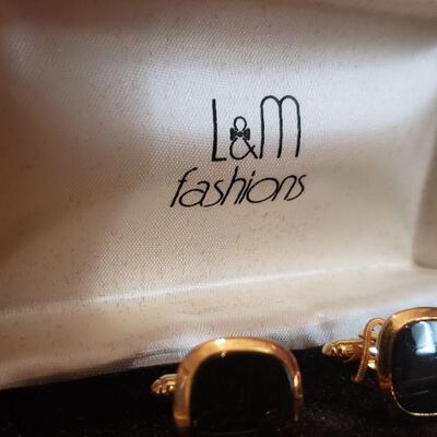 Lot 646: Men's Accouterments 
