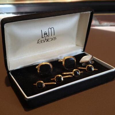 Lot 646: Men's Accouterments 