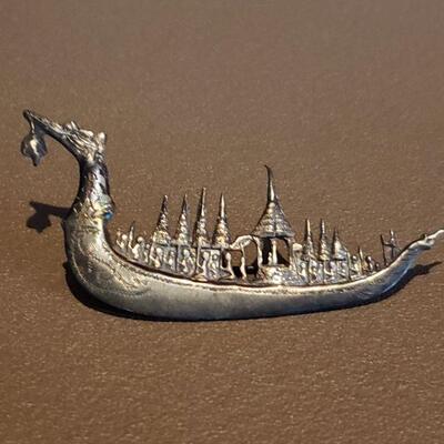 Lot 649: Sterling Siam Brooch